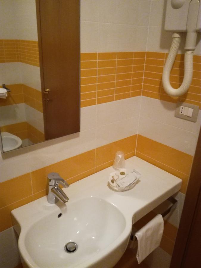 Albergo Girasole Frontemare San Benedetto del Tronto Exterior photo